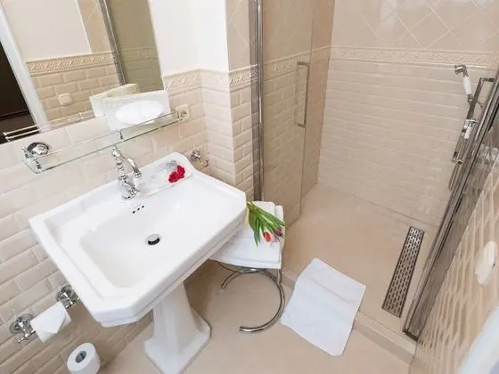 Deluxe Stüdyo, Banyolu/Duşlu