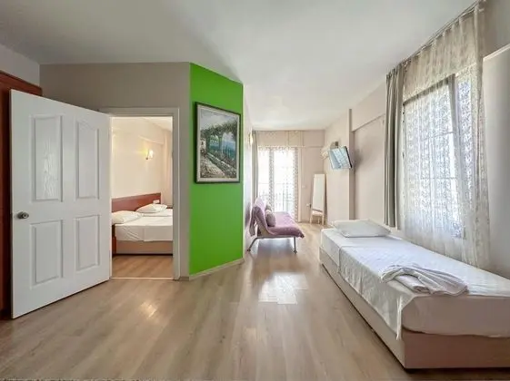 Suite, Bahçe Manzaralı, Balkonlu