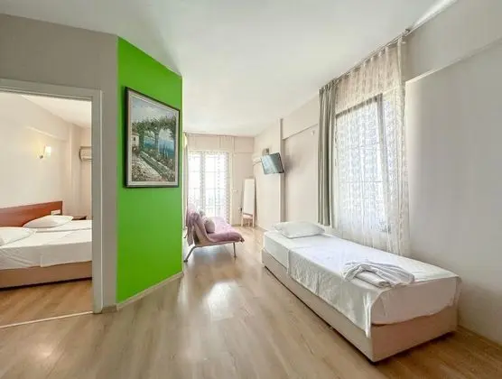 Suite, Bahçe Manzaralı, Balkonlu