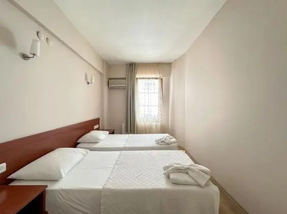 Suite, Bahçe Manzaralı, Balkonlu