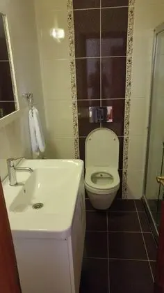 Triple, Kara Manzaralı