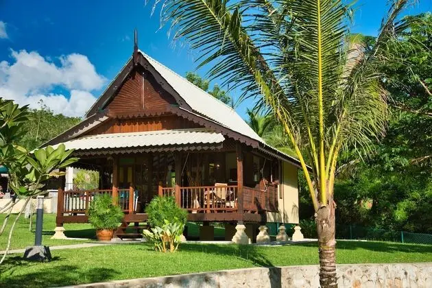 Villa (Tinggi)