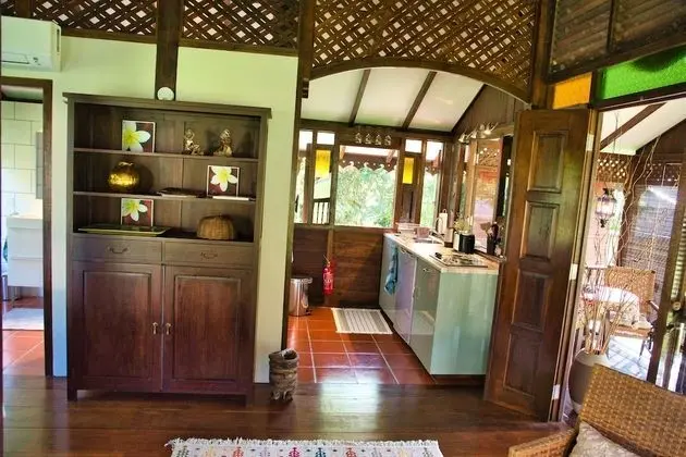 Villa (Tinggi)