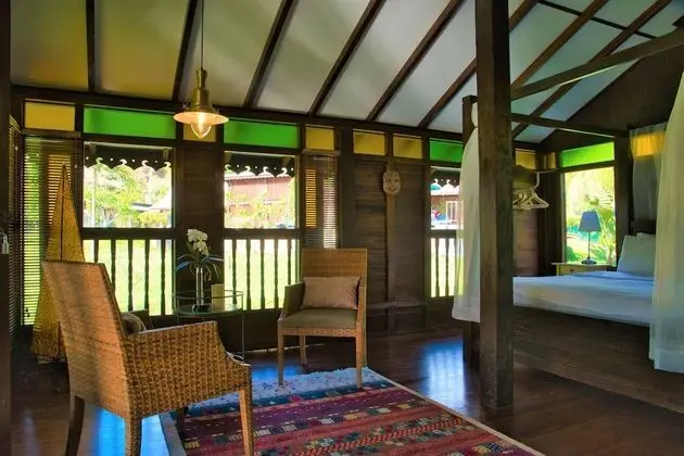 Villa (Tinggi)
