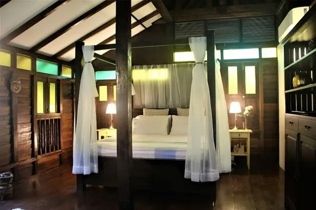 Villa (Tinggi)