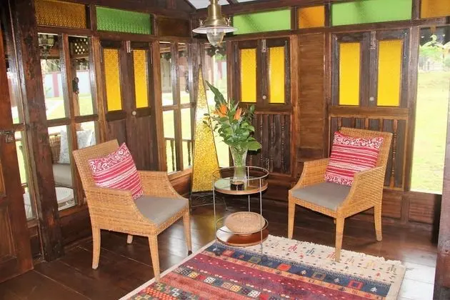 Villa (Tinggi)