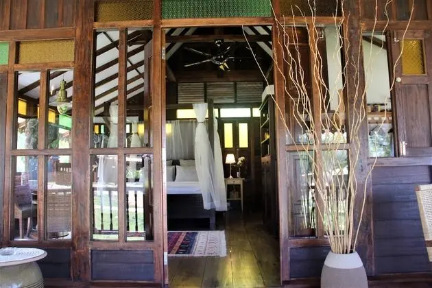 Villa (Tinggi)