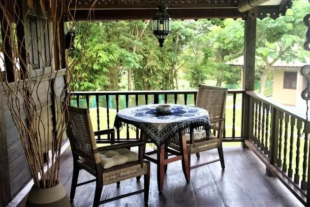 Villa (Tinggi)