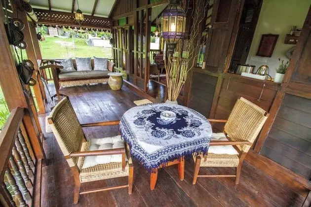 Villa (Tinggi)