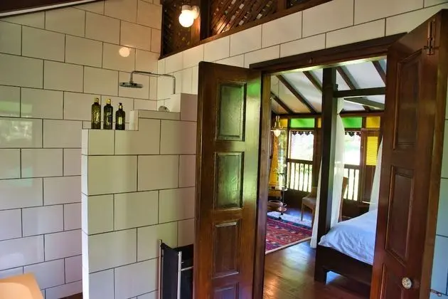 Villa (Tinggi)