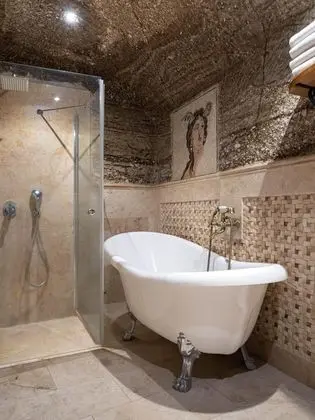 Family Suite,Şömineli