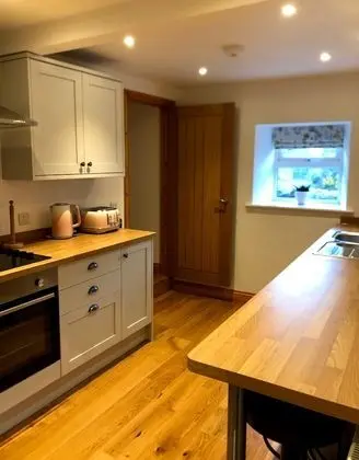 Kır Evi, Banyolu/Duşlu (Border Cottage)