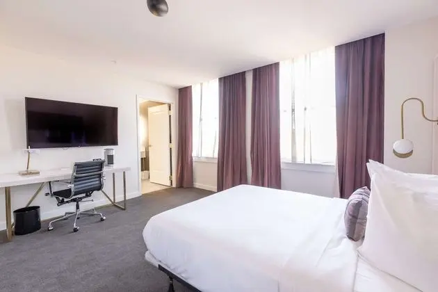 Oda, 1 En Büyük (King) Boy Yatak, Şehir Manzaralı