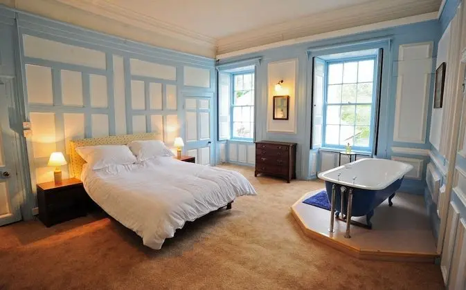 Tek Büyük Yataklı Oda (Panelled Room)