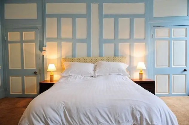 Tek Büyük Yataklı Oda (Panelled Room)