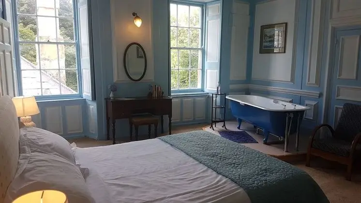 Tek Büyük Yataklı Oda (Panelled Room)