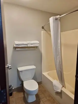 Standard Oda, 2 Büyük (Queen) Boy Yatak (1st Floor 2 Queen Beds)