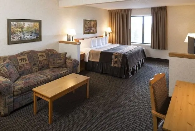 Standard Süit, 1 En Büyük (King) Boy Yatak ve Çekyat (Twin or Full Sofa Bed, Outside Access)