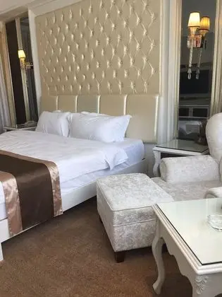 Business Tek Büyük Yataklı Oda