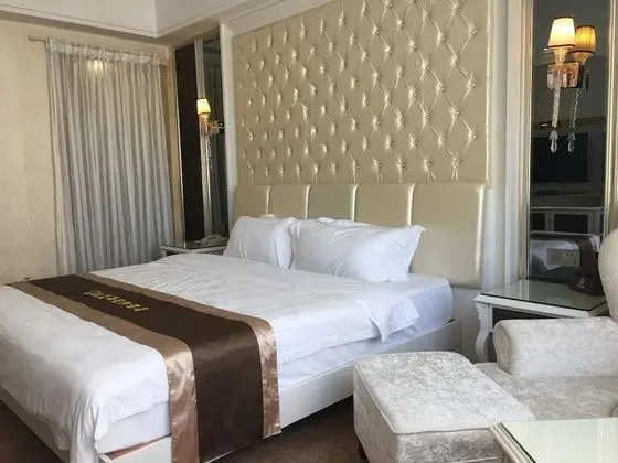 Business Tek Büyük Yataklı Oda