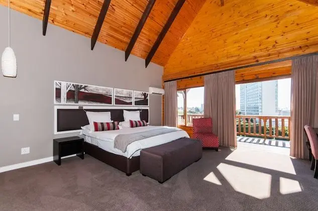 Luxury Tek Büyük Yataklı Oda (Non Sea facing)