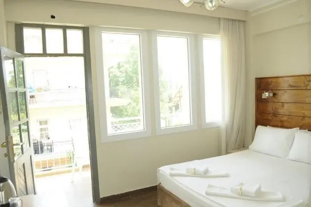 Balkonlu Standart çift kişilik oda