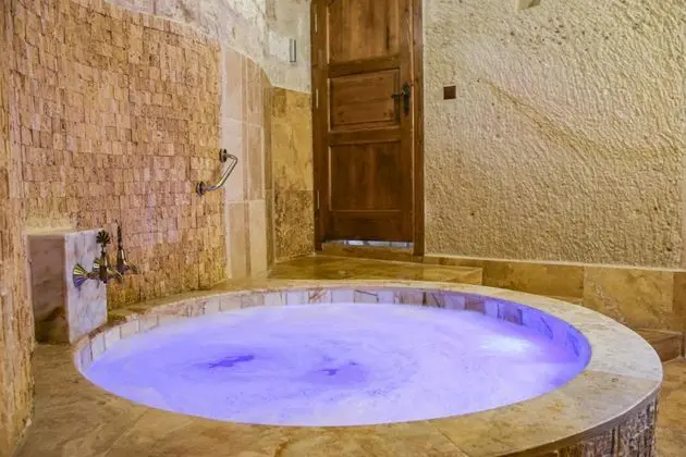 Deluxe Mağara Suite, Bahçe Manzaralı, Jakuzili