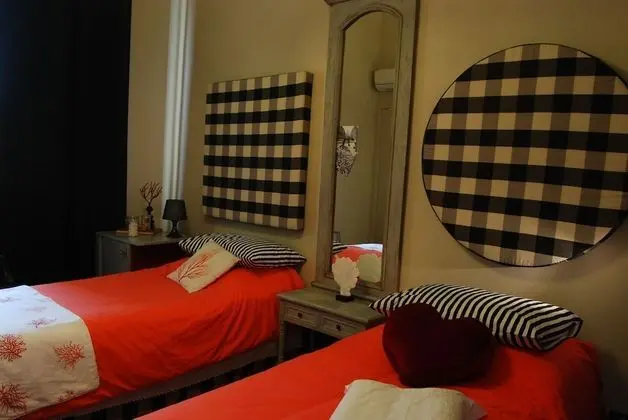 Tek Büyük veya İki Ayrı Yataklı Oda (Kouralline)