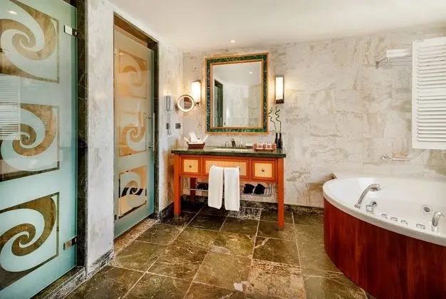 One Bedroom Suite Bathroom