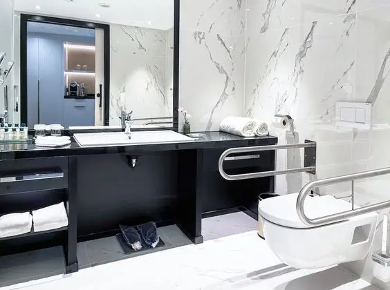 Engellilere uygun banyo