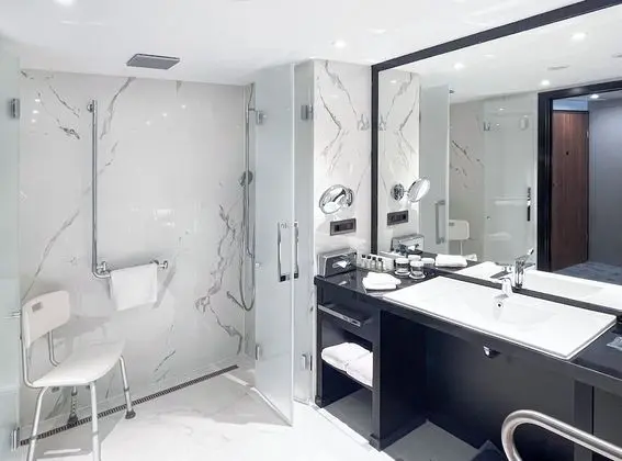 Engellilere uygun banyo