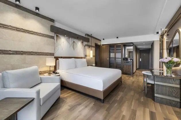 https://images.etstur.com/imgproxy/resize/2560x1440/files/images/hotelImages/etsrooms/623/Kempinski_Hotel_The_Dome_20240812152818_2.jpg