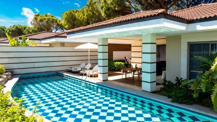 https://images.etstur.com/imgproxy/resize/2560x1440/files/images/hotelImages/etsrooms/623/Kempinski_Hotel_The_Dome_20240812153344_2.JPG