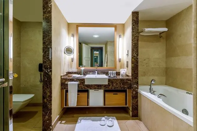 https://images.etstur.com/imgproxy/resize/2560x1440/files/images/hotelImages/etsrooms/623/Kempinski_Hotel_The_Dome_20240812153344_3.jpg