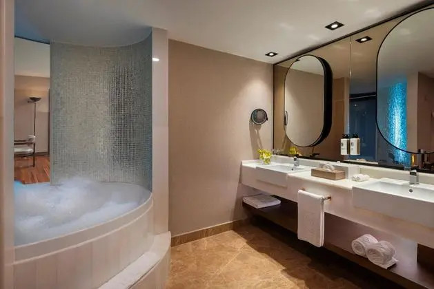 https://images.etstur.com/imgproxy/resize/2560x1440/files/images/hotelImages/etsrooms/623/Kempinski_Hotel_The_Dome_20250526130441_1.jpg