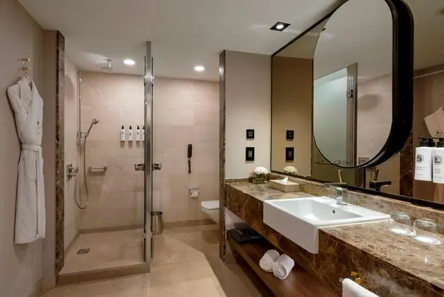 https://images.etstur.com/imgproxy/resize/2560x1440/files/images/hotelImages/etsrooms/623/Kempinski_Hotel_The_Dome_20250526130646_2.jpg