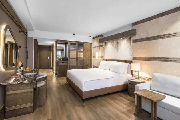 https://images.etstur.com/imgproxy/resize/2560x1440/files/images/hotelImages/etsrooms/623/Kempinski_Hotel_The_Dome_20250626094004_0.jpg