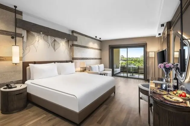 One Bedroom Suit Golf Manzaralı Oda