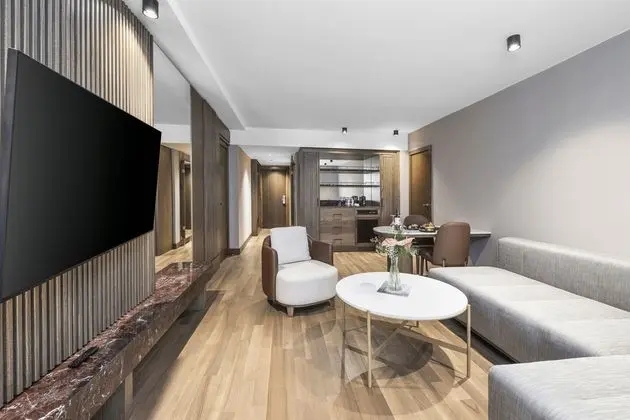 One Bedroom Suit Golf Manzaralı Oda