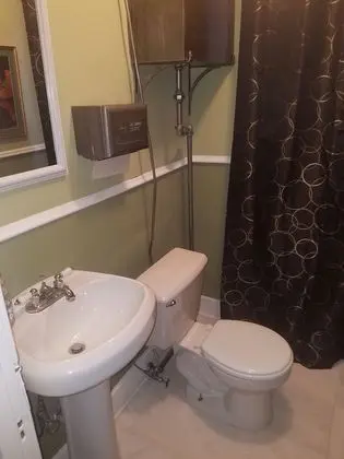 Economy Oda, 1 Büyük (Queen) Boy Yatak, Ortak Banyo