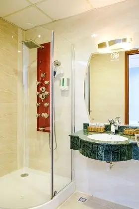 Deluxe Tek Büyük Yataklı Oda, Penceresiz