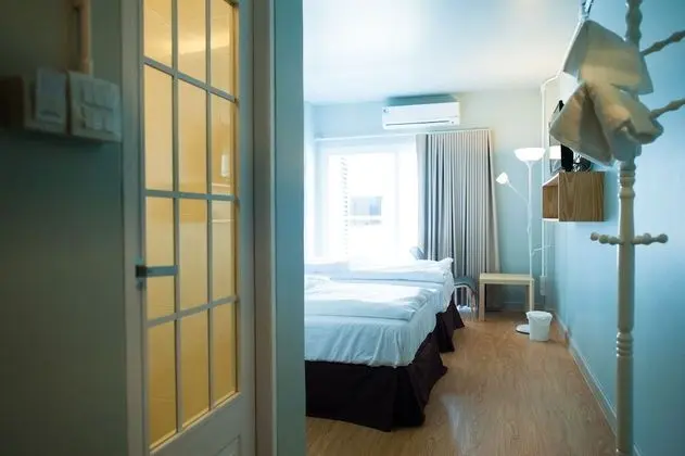 Deluxe Twin Bedroom