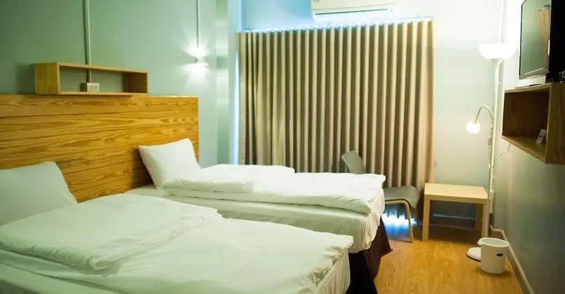 Deluxe Twin Bedroom