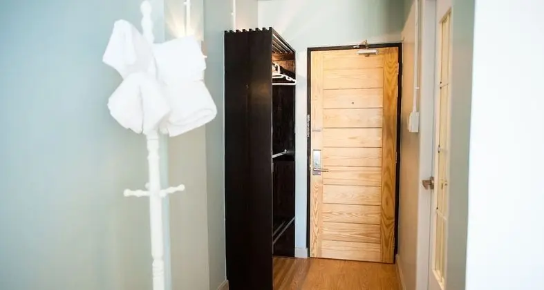 Deluxe Twin Bedroom
