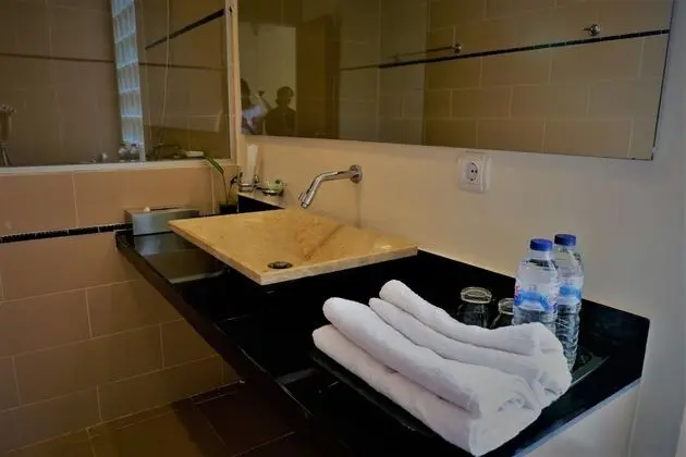 Deluxe Tek Büyük veya İki Ayrı Yataklı Oda, Bahçe Manzaralı