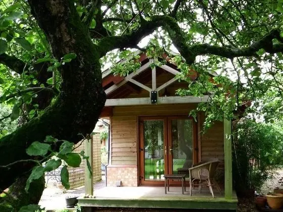 Standard Tek Büyük Yataklı Oda, Banyolu/Duşlu, Bahçe Manzaralı (The Orchard)