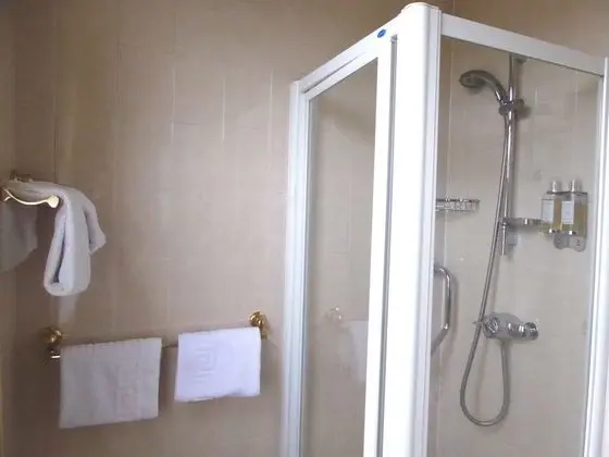 Tek Kişilik Oda, Ortak Banyo