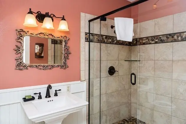 Oda, Özel Banyo (Michael's Room)