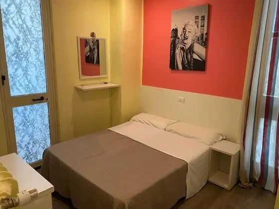 Tek Büyük Yataklı Oda, Ortak Banyo