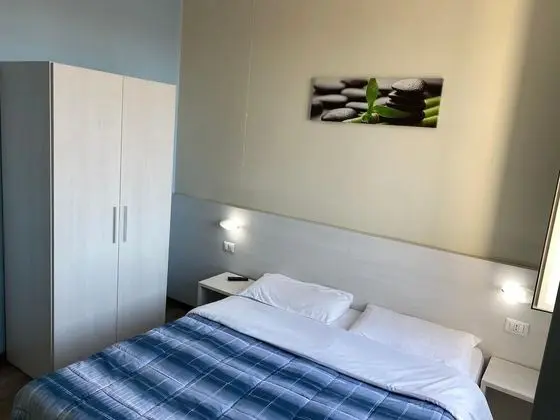 Tek Büyük Yataklı Oda, Ortak Banyo